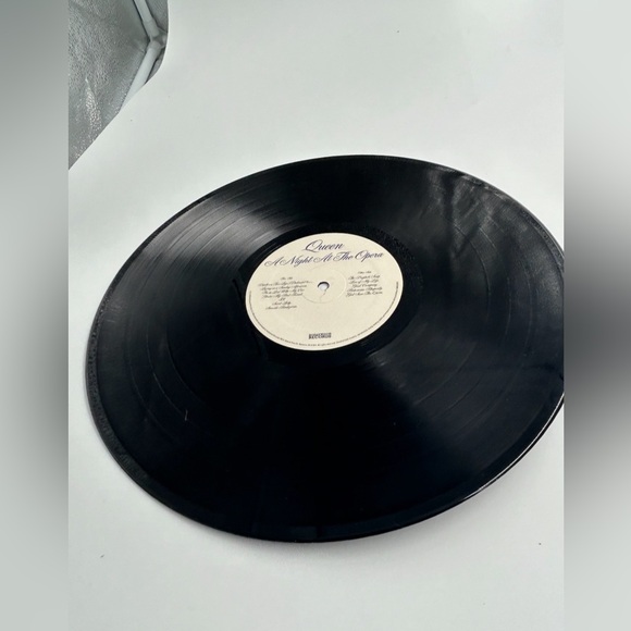 Queen - A Night At The Opera /Vinyl,LP,Album, Reissue, Remastered - Picture 4 of 4